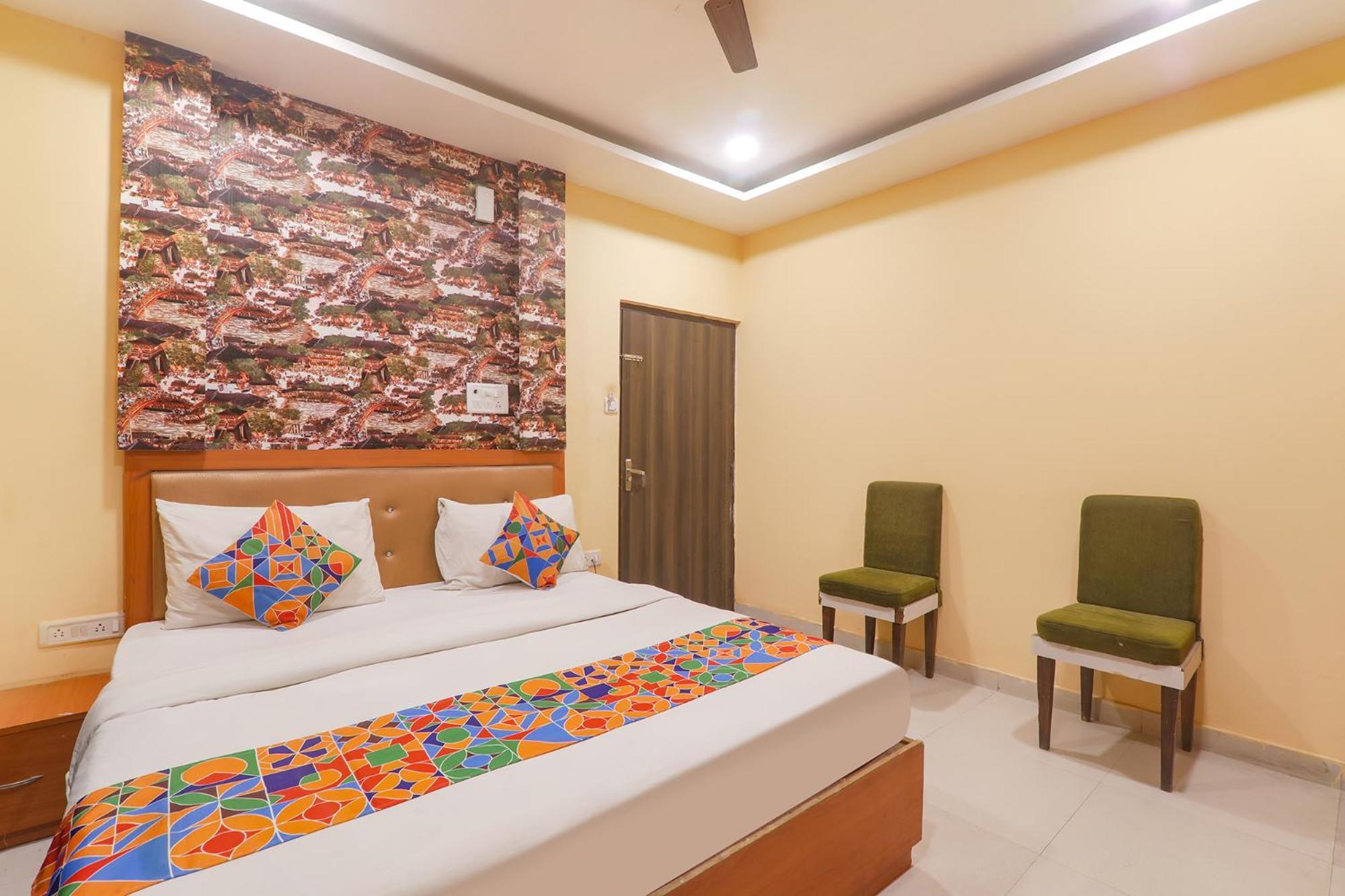 Fabhotel Swarn Banquet Kakarmatha Bagian luar foto