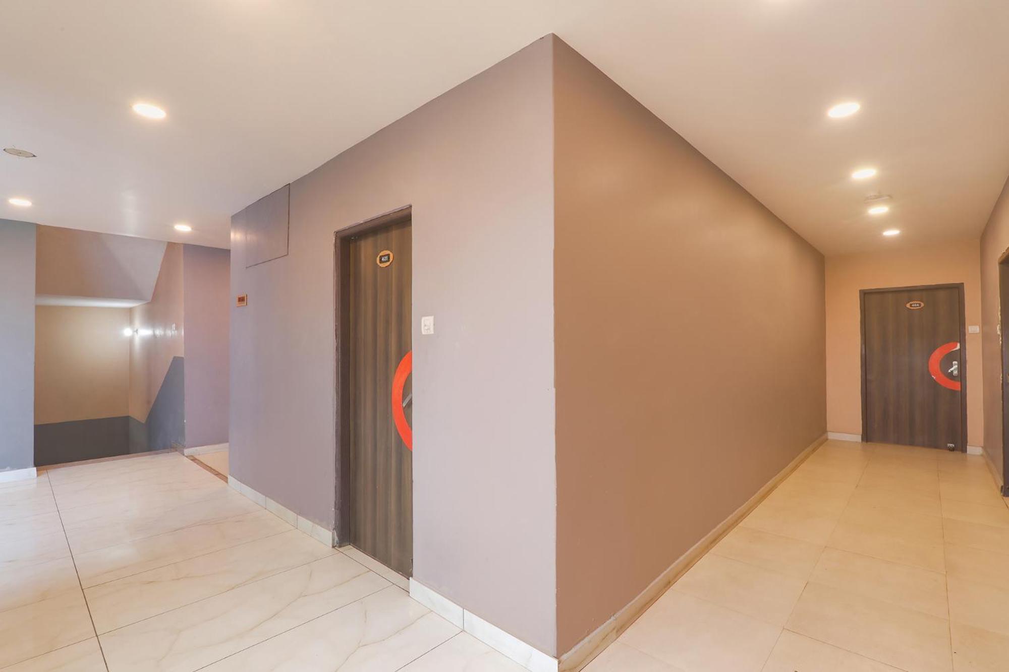 Fabhotel Swarn Banquet Kakarmatha Bagian luar foto