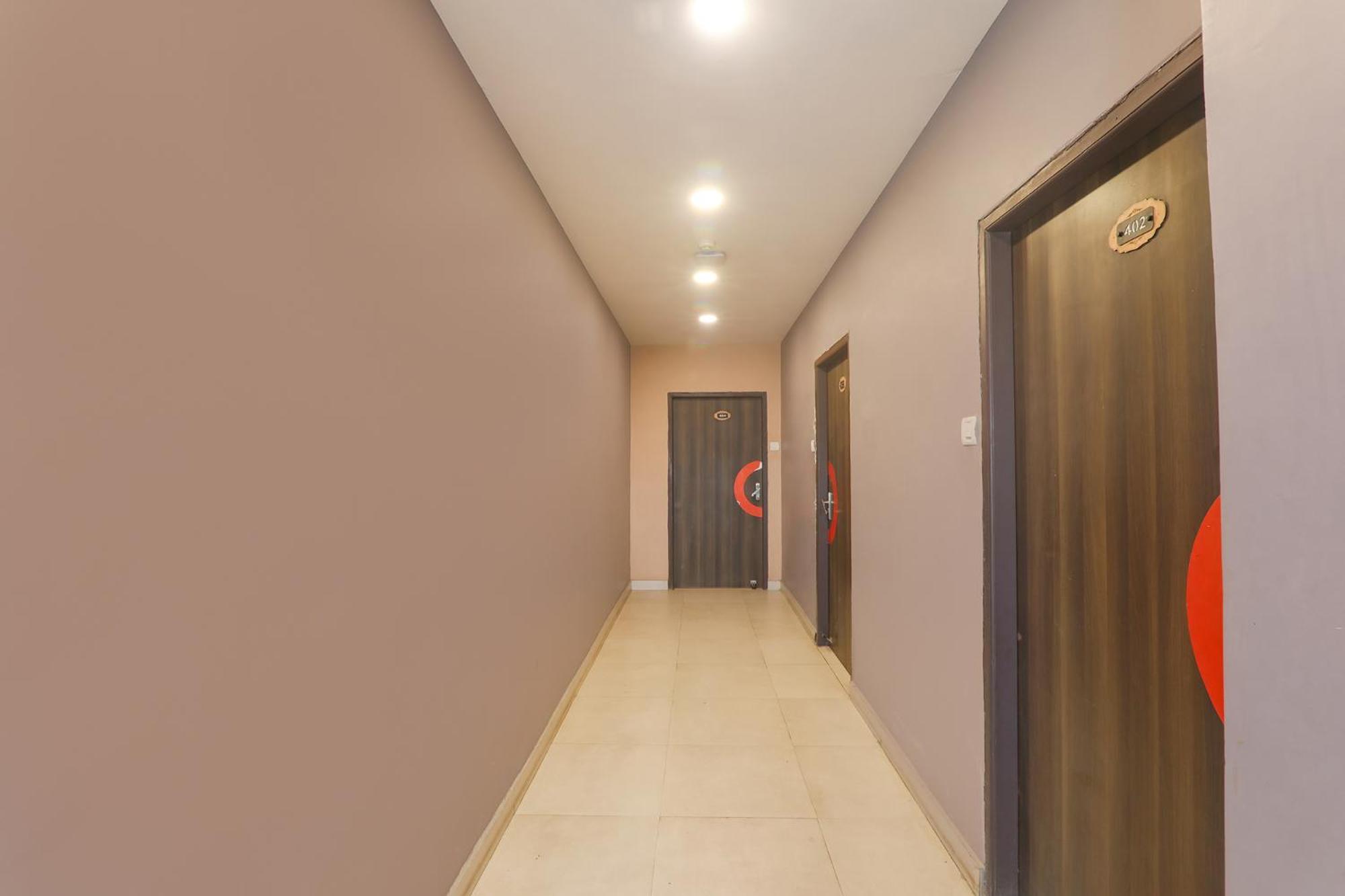 Fabhotel Swarn Banquet Kakarmatha Bagian luar foto