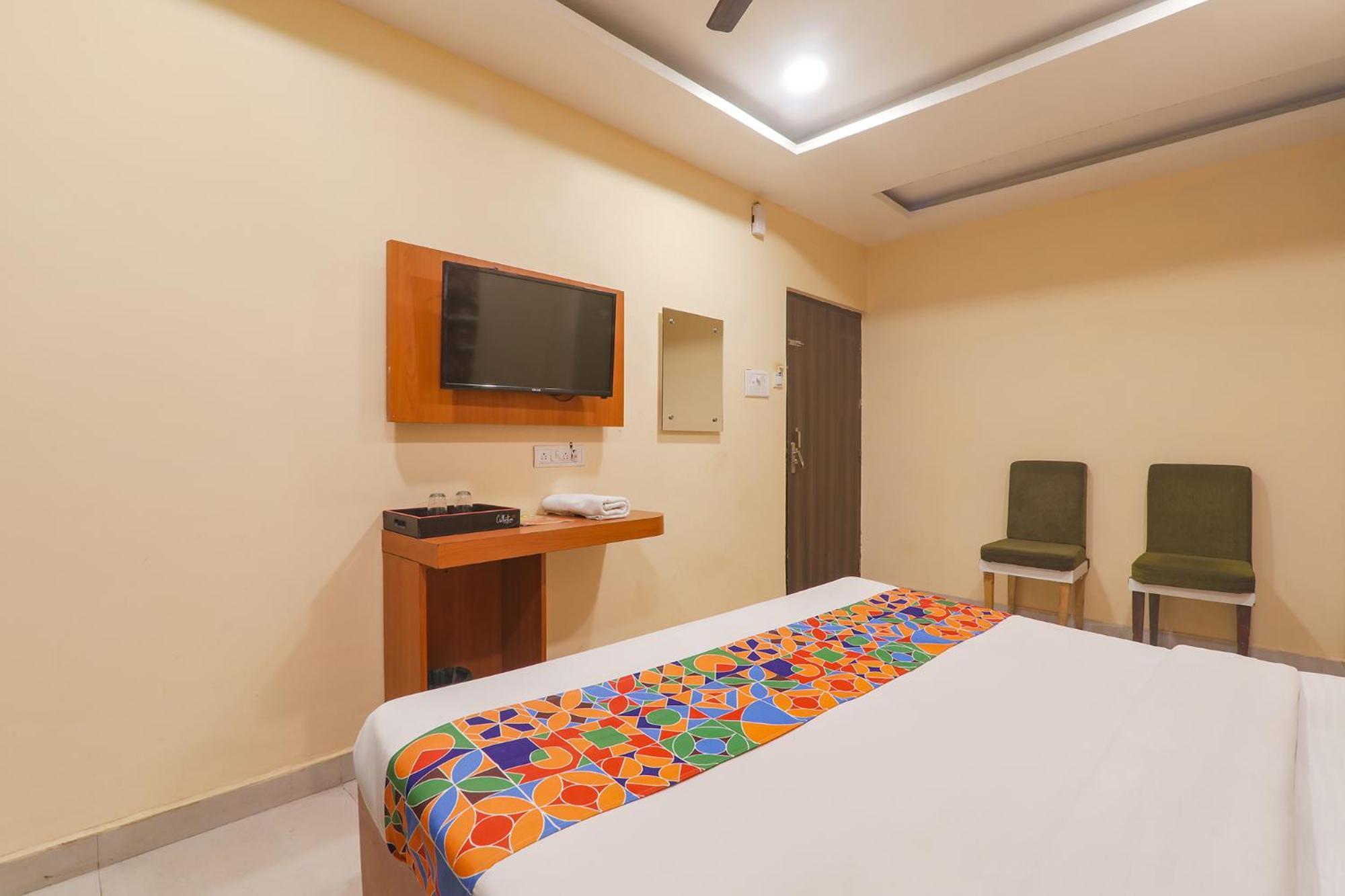 Fabhotel Swarn Banquet Kakarmatha Bagian luar foto