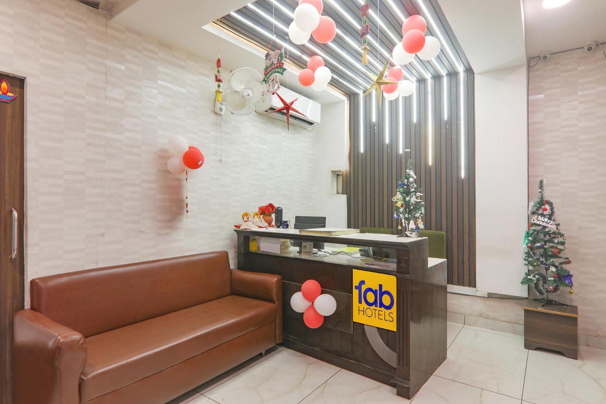 Fabhotel Swarn Banquet Kakarmatha Bagian luar foto