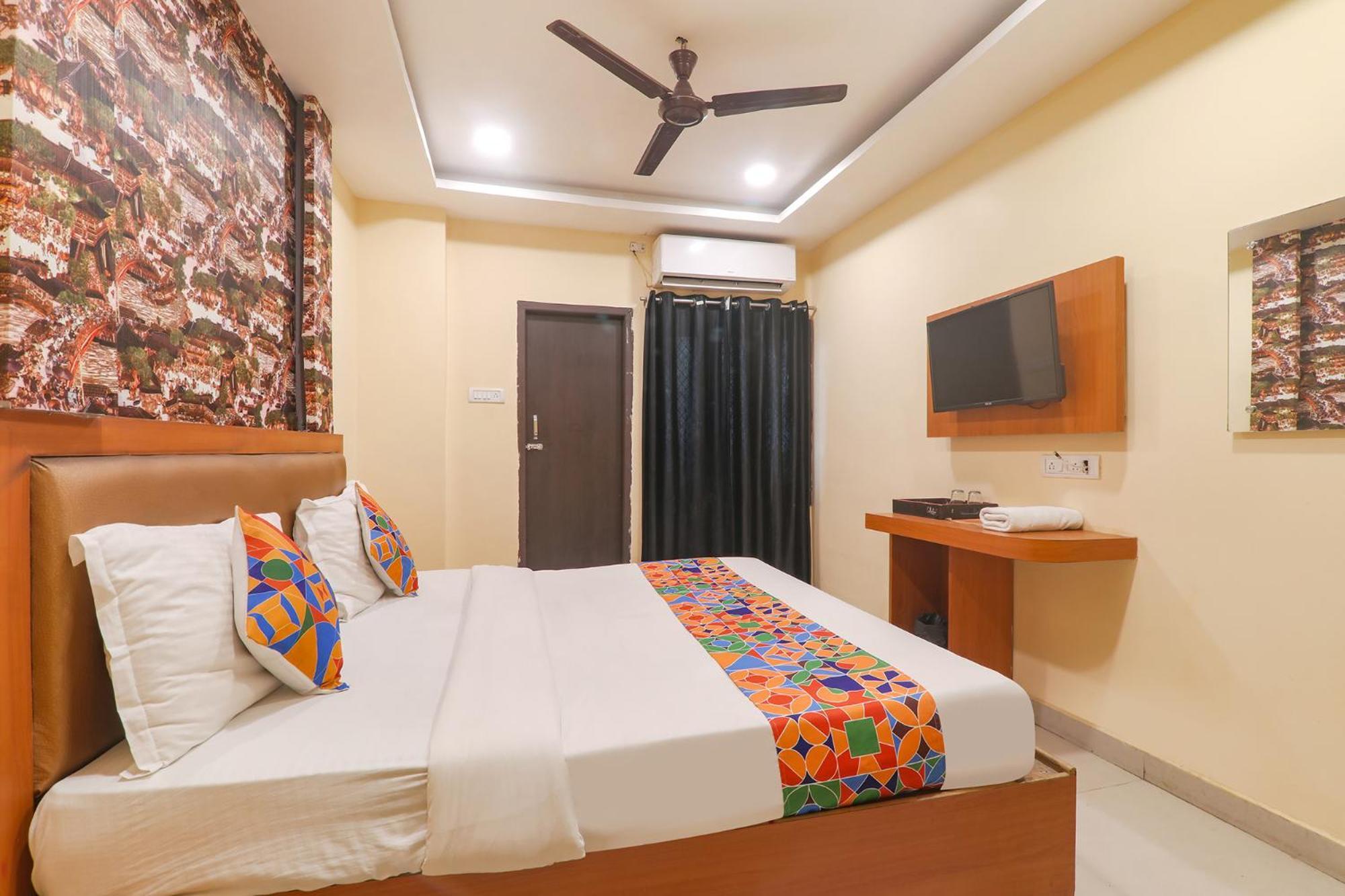 Fabhotel Swarn Banquet Kakarmatha Bagian luar foto