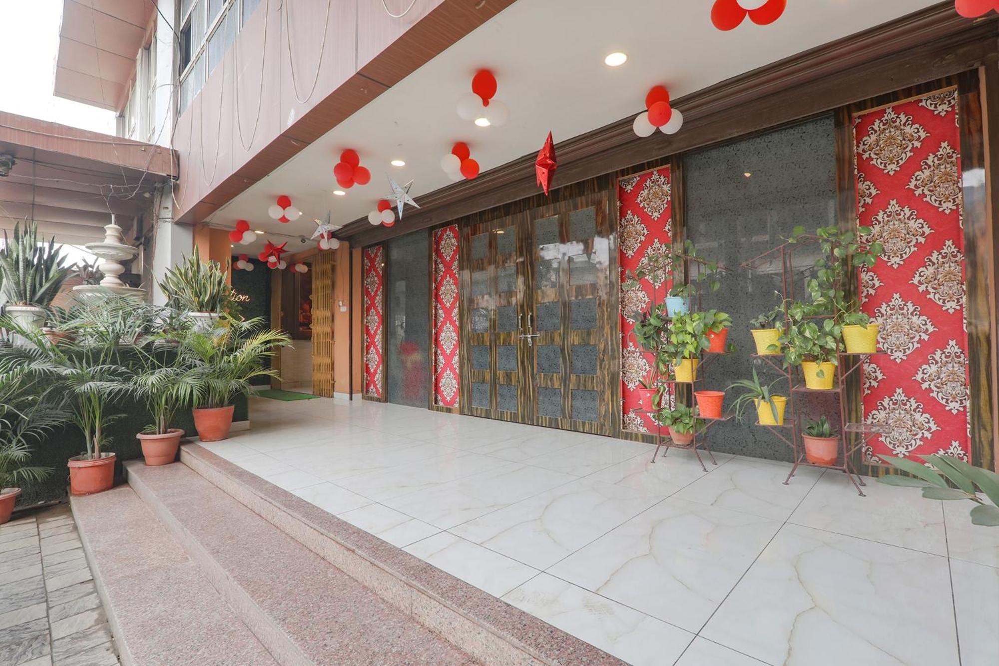 Fabhotel Swarn Banquet Kakarmatha Bagian luar foto
